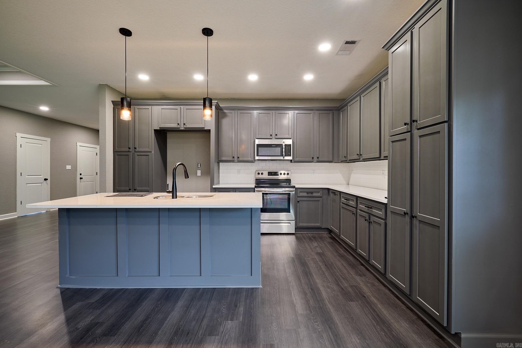 LYDIA'S PLACE - Residential