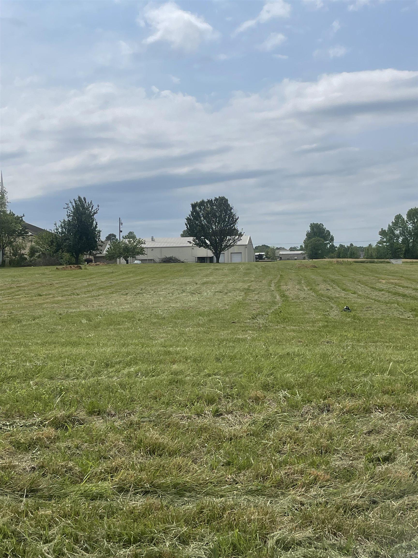 COUNTRY MEADOWS - Land