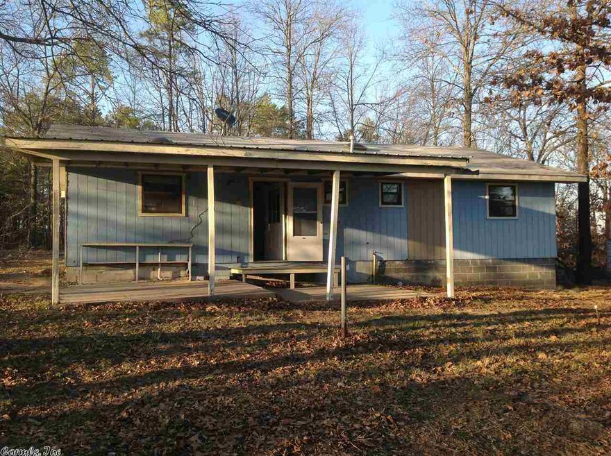 Nice Country Setting. Lots of room to roam and watch the wildlife. House has 2 bedrooms and a extra room that could be another bedroom (has no closet). Open floor plan. Walk in closets and a laundry room. Taxes are est from court house. Property is sold "AS IS" and "WHERE IS". Please see "Agent Remarks" for combo code. This is an auction property and all offers must be submitted at Auction.com and BID offer is required in order to purchase.