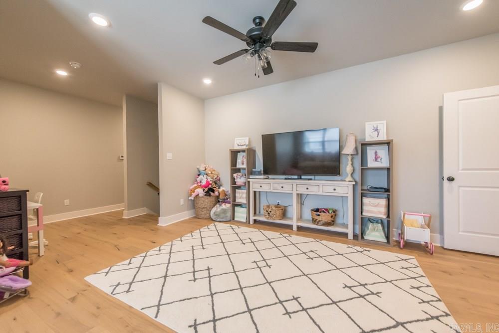 CHENAL VALLEY "ENSBURY PLACE" - Residential