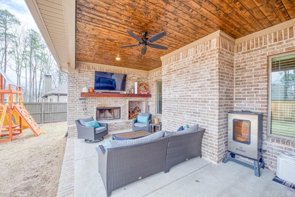 CHENAL VALLEY "ENSBURY PLACE" - Residential