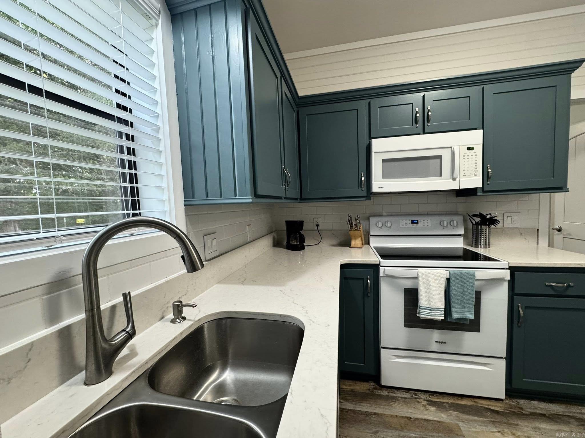 PEBBLE CREEK - Residential