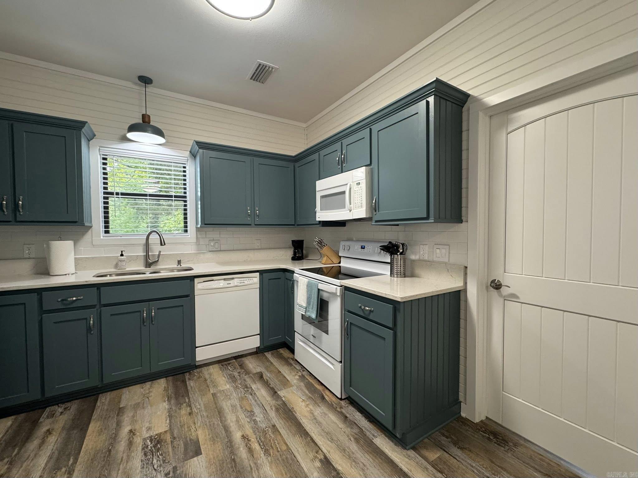 PEBBLE CREEK - Residential