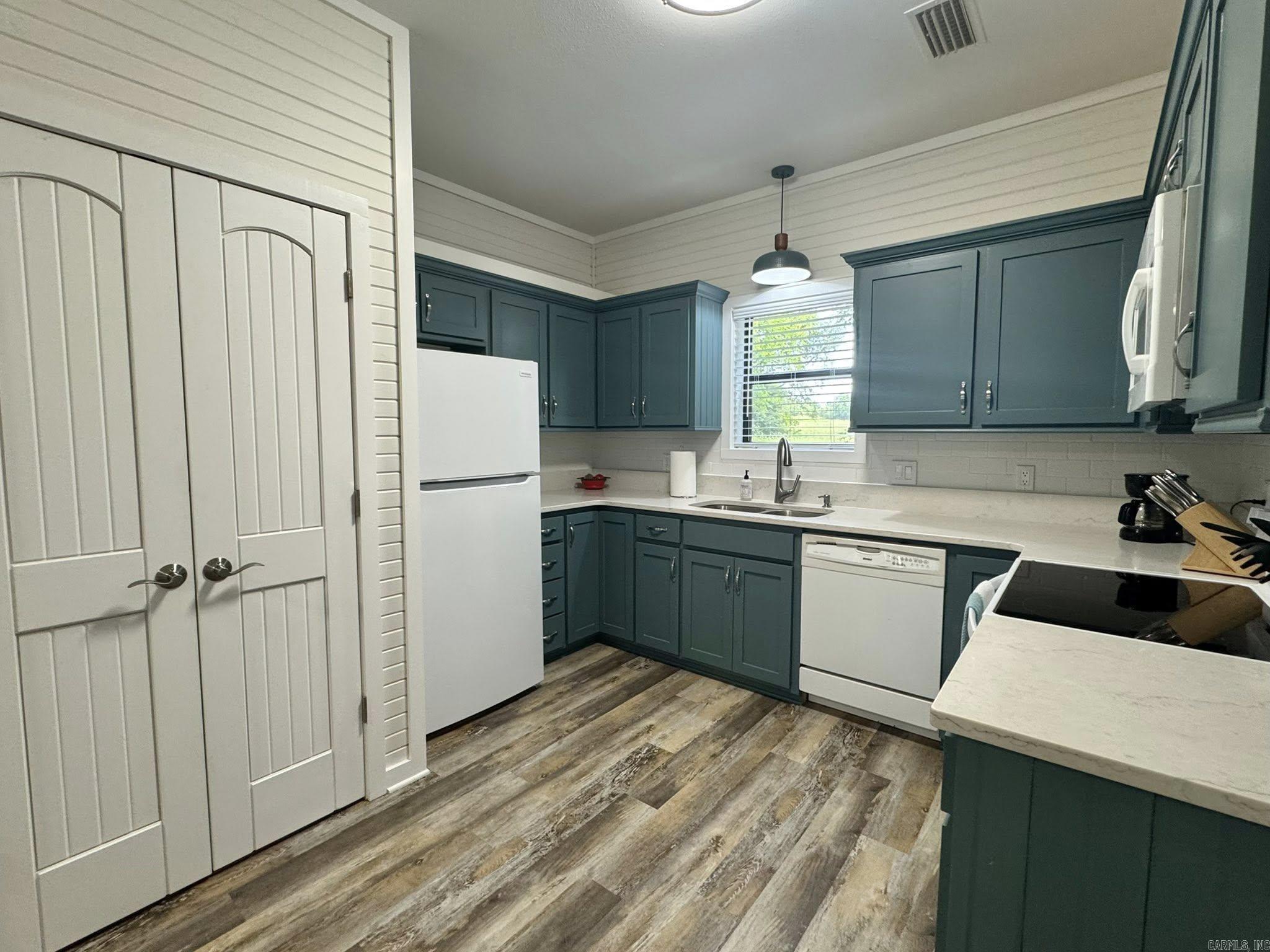 PEBBLE CREEK - Residential