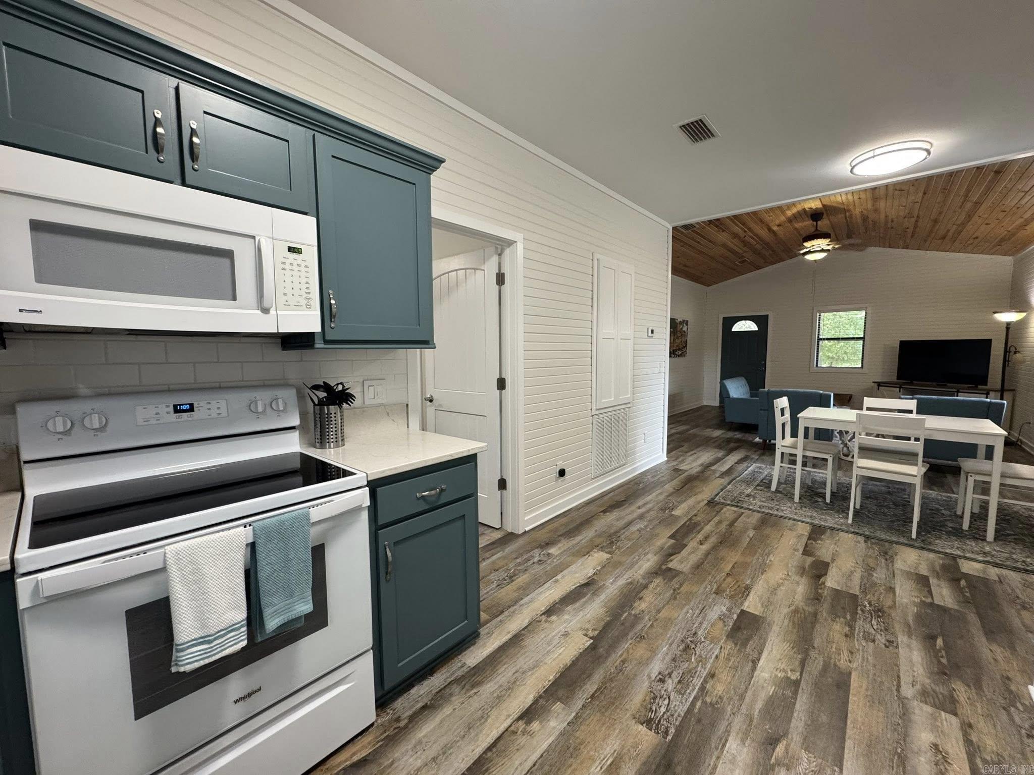 PEBBLE CREEK - Residential