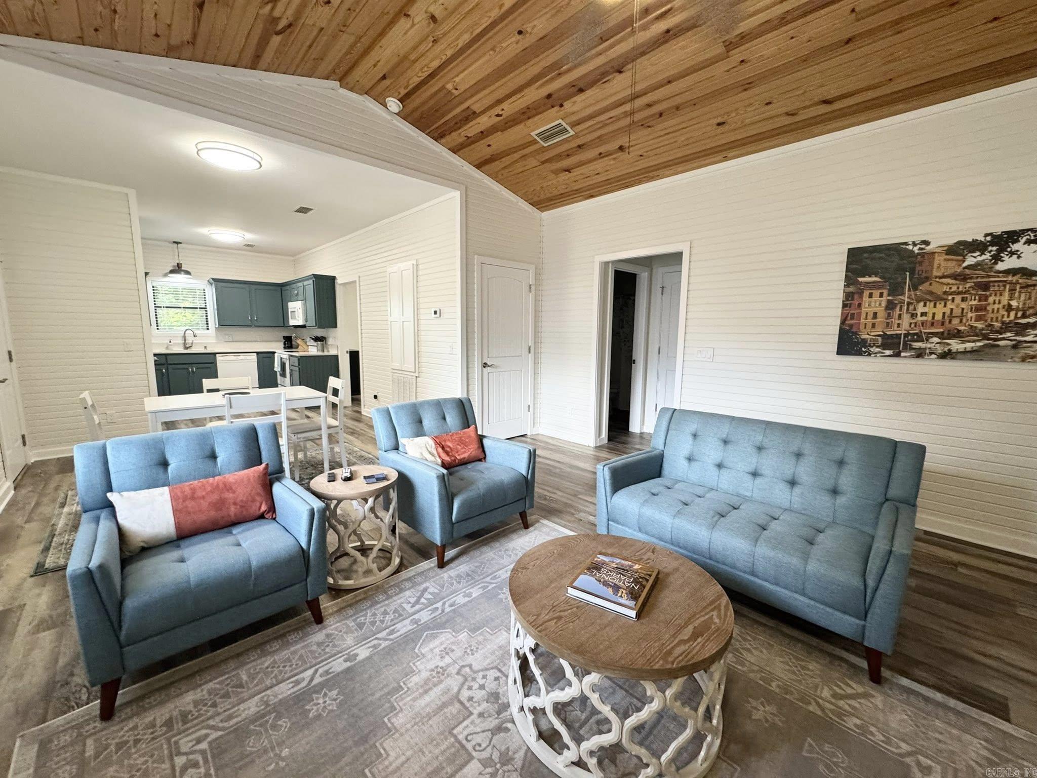 PEBBLE CREEK - Residential