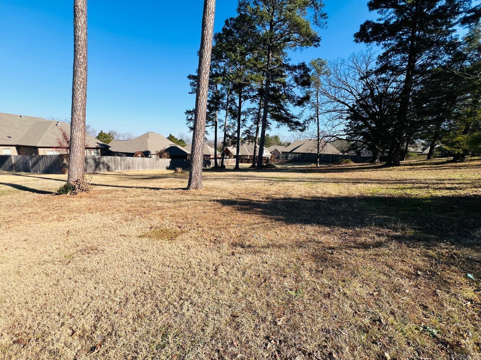 Ready to build your dream home? This beautiful property located at the west end of town in the quiet neighborhood of Valley Court. Close proximity to schools, shopping & only a golf cart ride away from Searcy Country Club for golf, great dining and pool.  Don't miss out, call today for your personal tour.