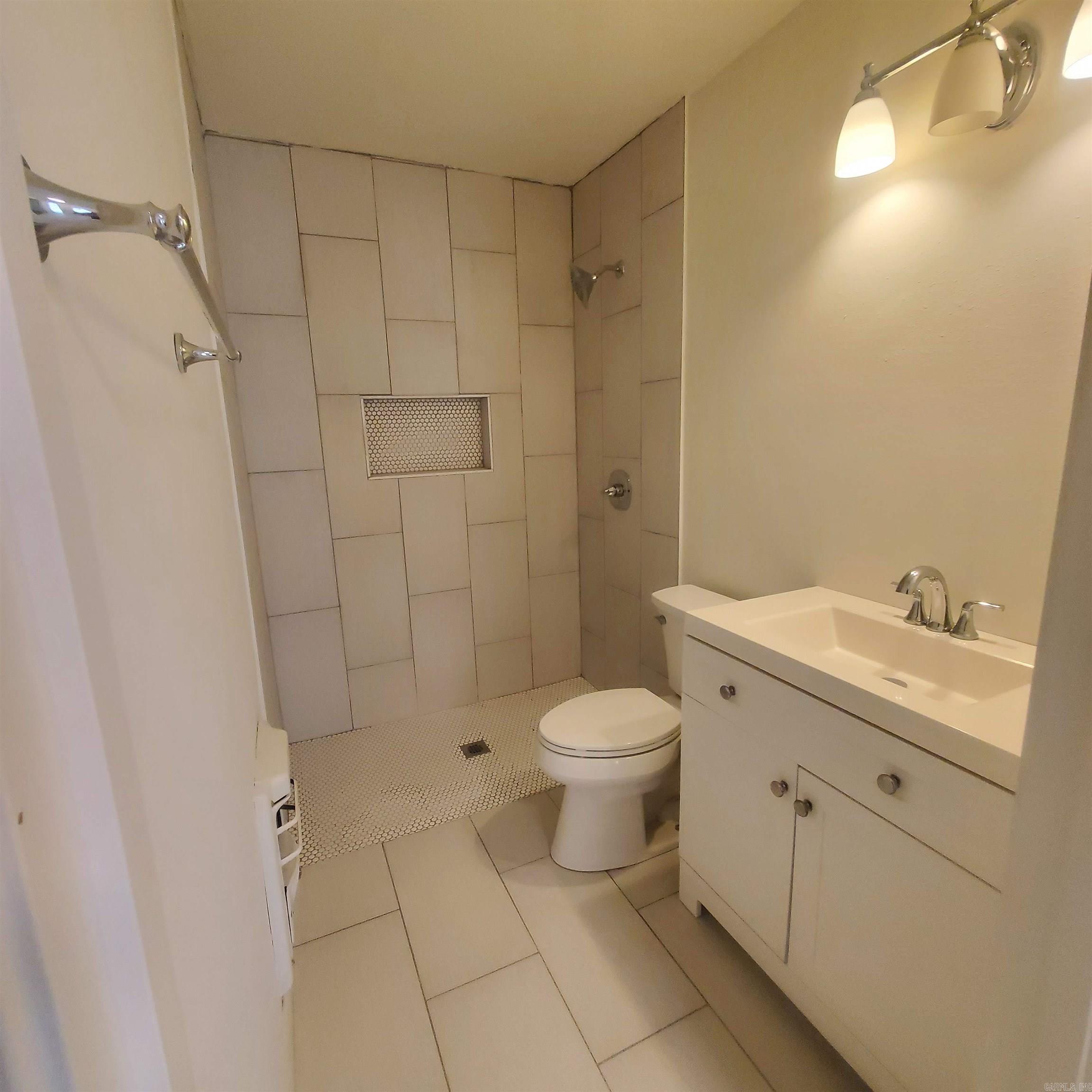 COLLINS - Residential