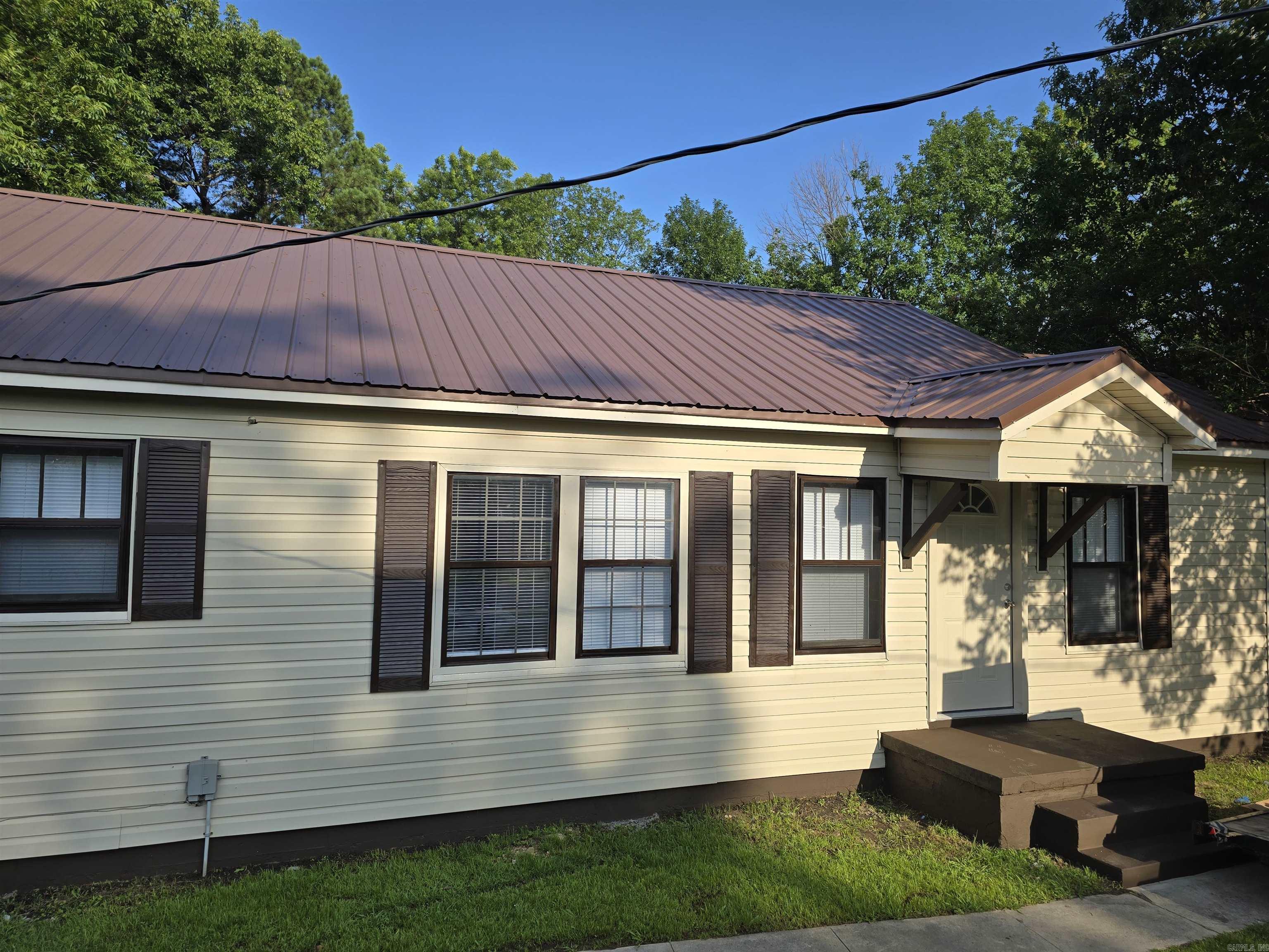 ChatGPT said: Discover this spacious and sophisticated 3-bedroom, 2-bath home with elegant high-quality vinyl floors, an open-concept layout, and a dreamy walk-in closet. Designed for comfort and style, every detail blends modern living with timeless charmāyour perfect home awaits!