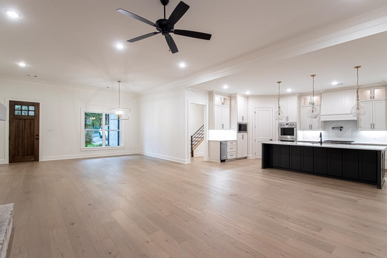 BEAR DEN ESTATES - Residential