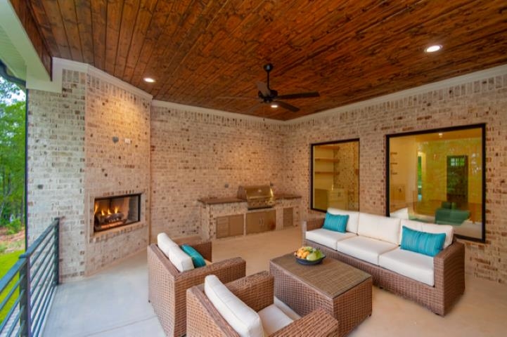 BEAR DEN ESTATES - Residential