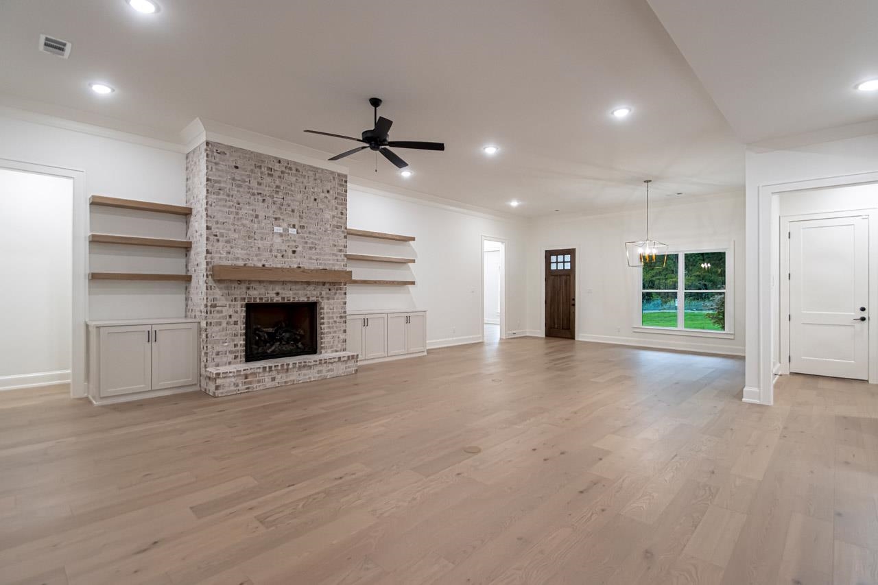 BEAR DEN ESTATES - Residential