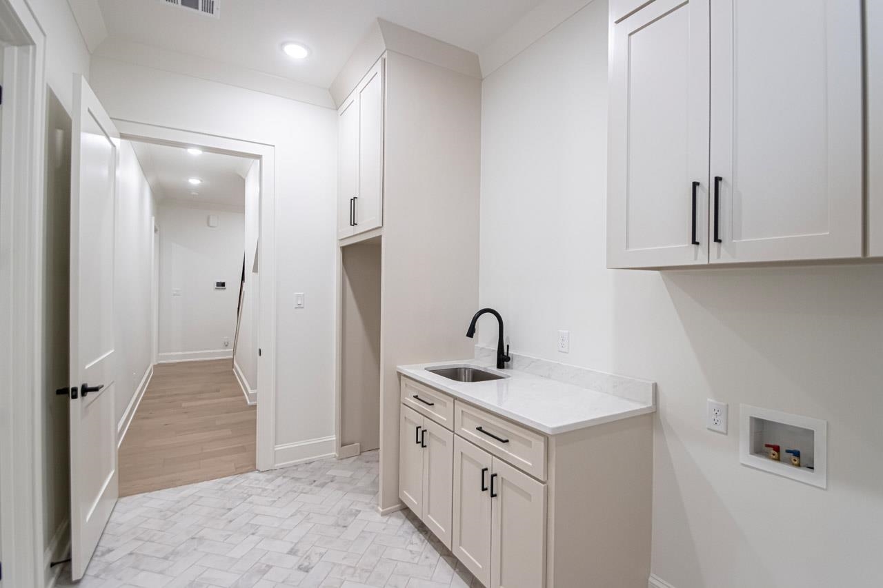 BEAR DEN ESTATES - Residential