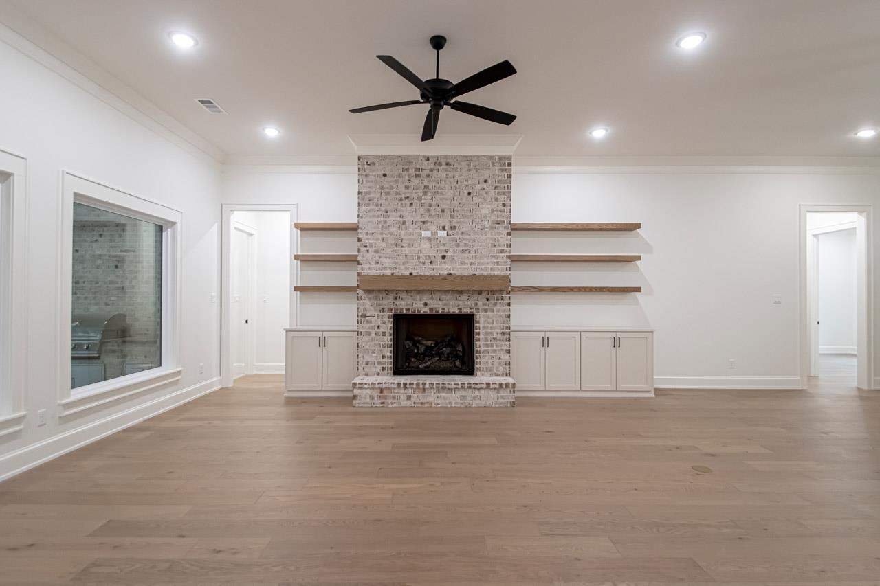 BEAR DEN ESTATES - Residential