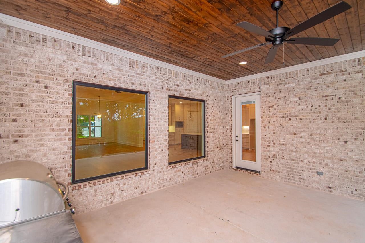 BEAR DEN ESTATES - Residential