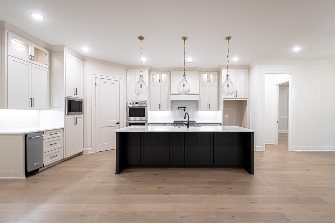 BEAR DEN ESTATES - Residential