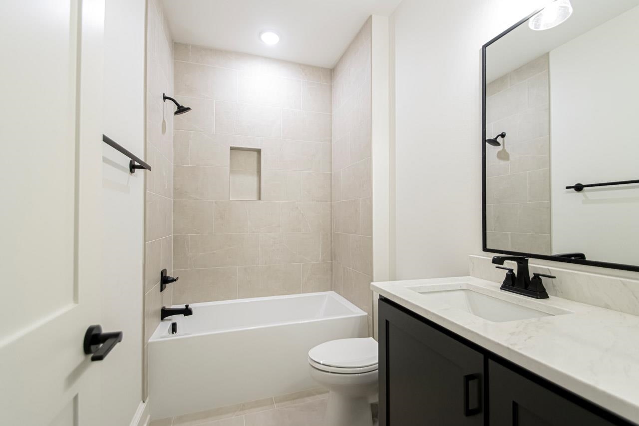 BEAR DEN ESTATES - Residential