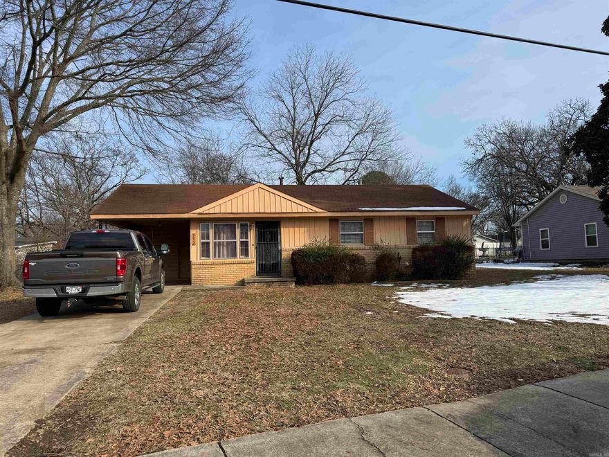 Sherwood cutie looking for a new owner! Located in a quiet neighborhood on a good sized flat lot. Fenced! Two living areas, one is HUGE! Living area the front of the house opens up to the perfect spot for your dining room table!