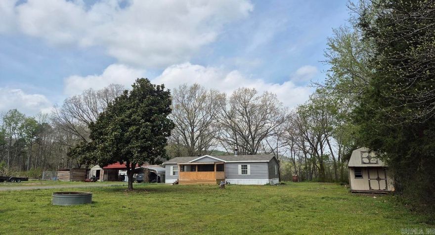 Great home in Van Buren county just outside the town of Shirley. This home is perfect for a small hobby farm. Home is move-in ready and has many updates including a new roof. Very close to the Litttle Red River, Greers Ferry Lake, hundreds of miles of ATV trails, golf courses, and much more! Come check this home out and start making memories in the Natural State!