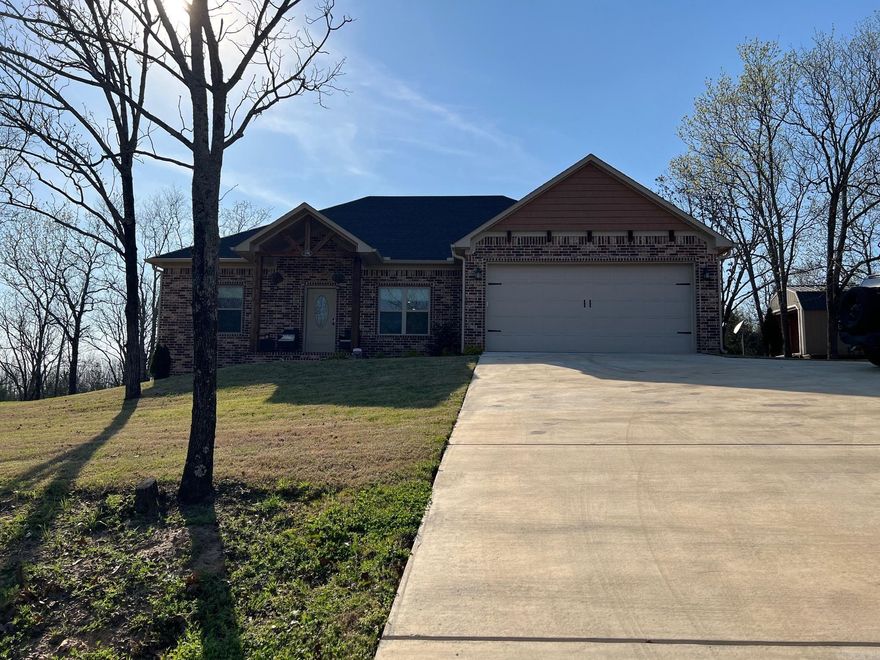 Very Nice Nearly New Brick Home Sitting on  3/4th of an acre in Greenbrier School district. Large open living room with vaulted ceiling.  The kitchen features include nice quartz countertops with tile backsplash.  Split Floor Plan. LVP Flooring throughout.  Back Yard has a nice deck and fenced in area for pets.  Seller has performed many upgrades since purchase.