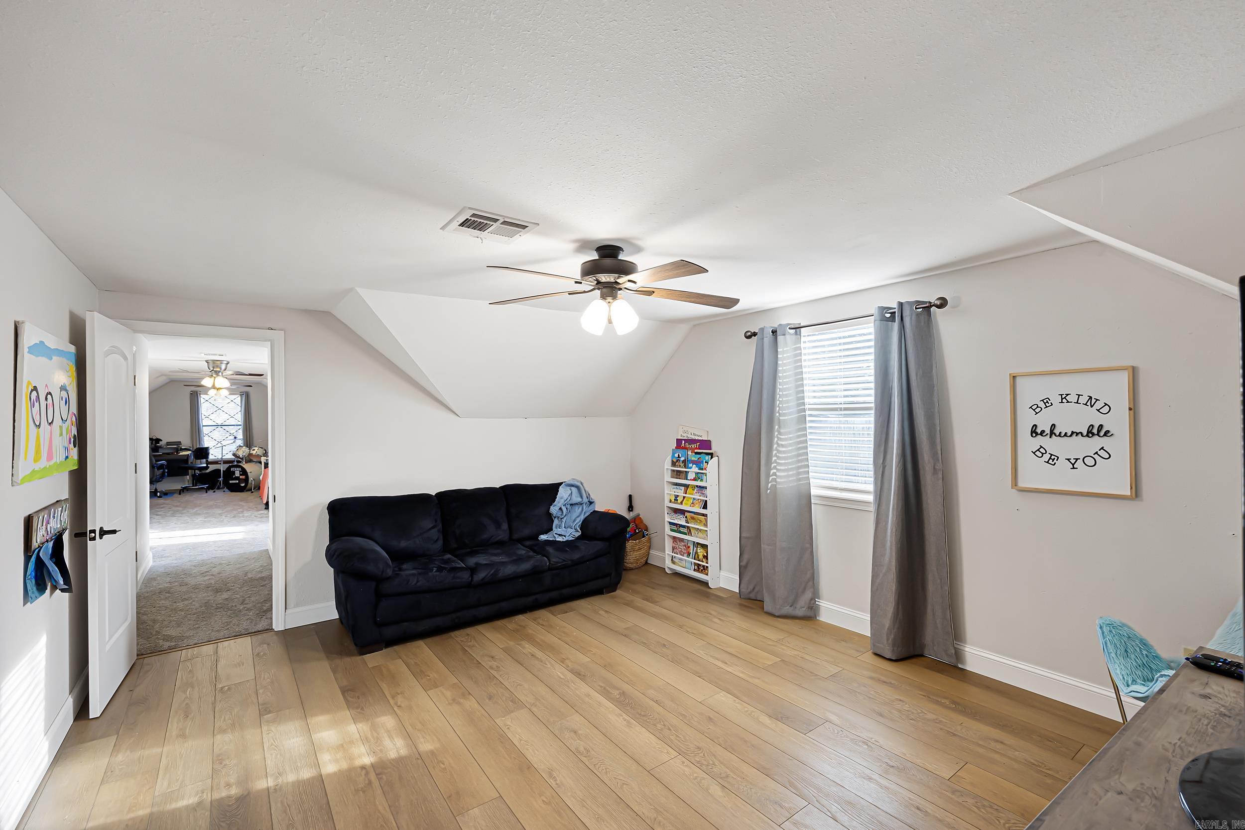 LANDS END - Residential