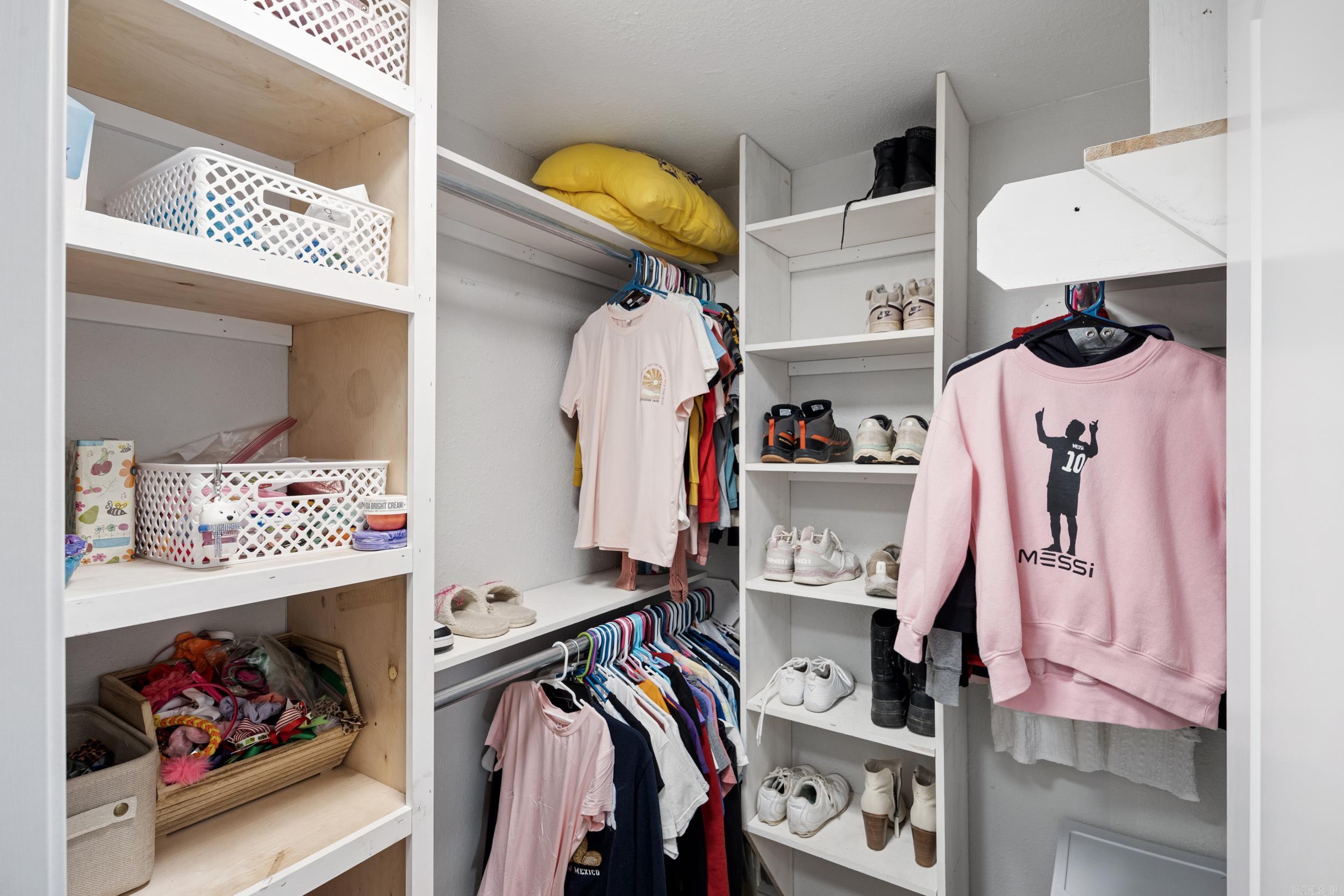 LANDS END - Residential