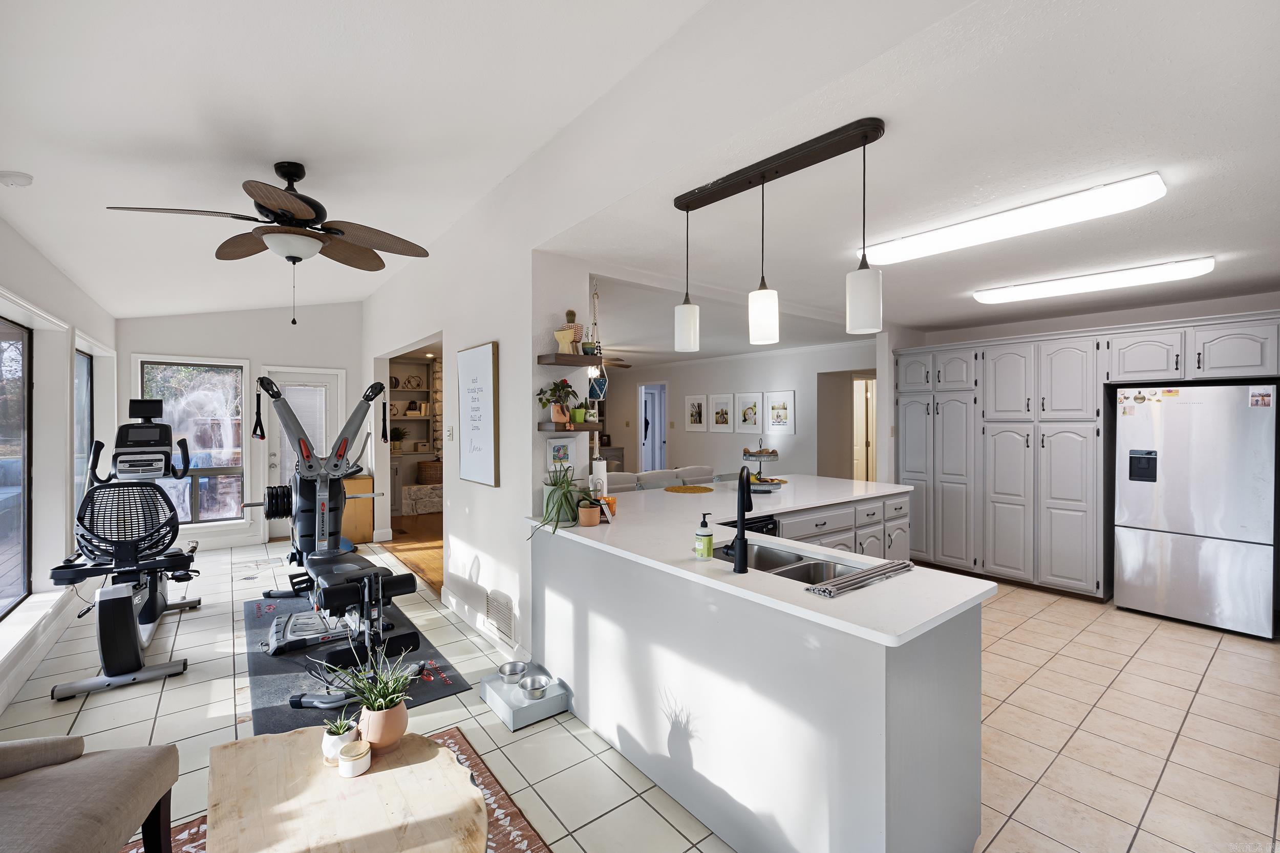 LANDS END - Residential