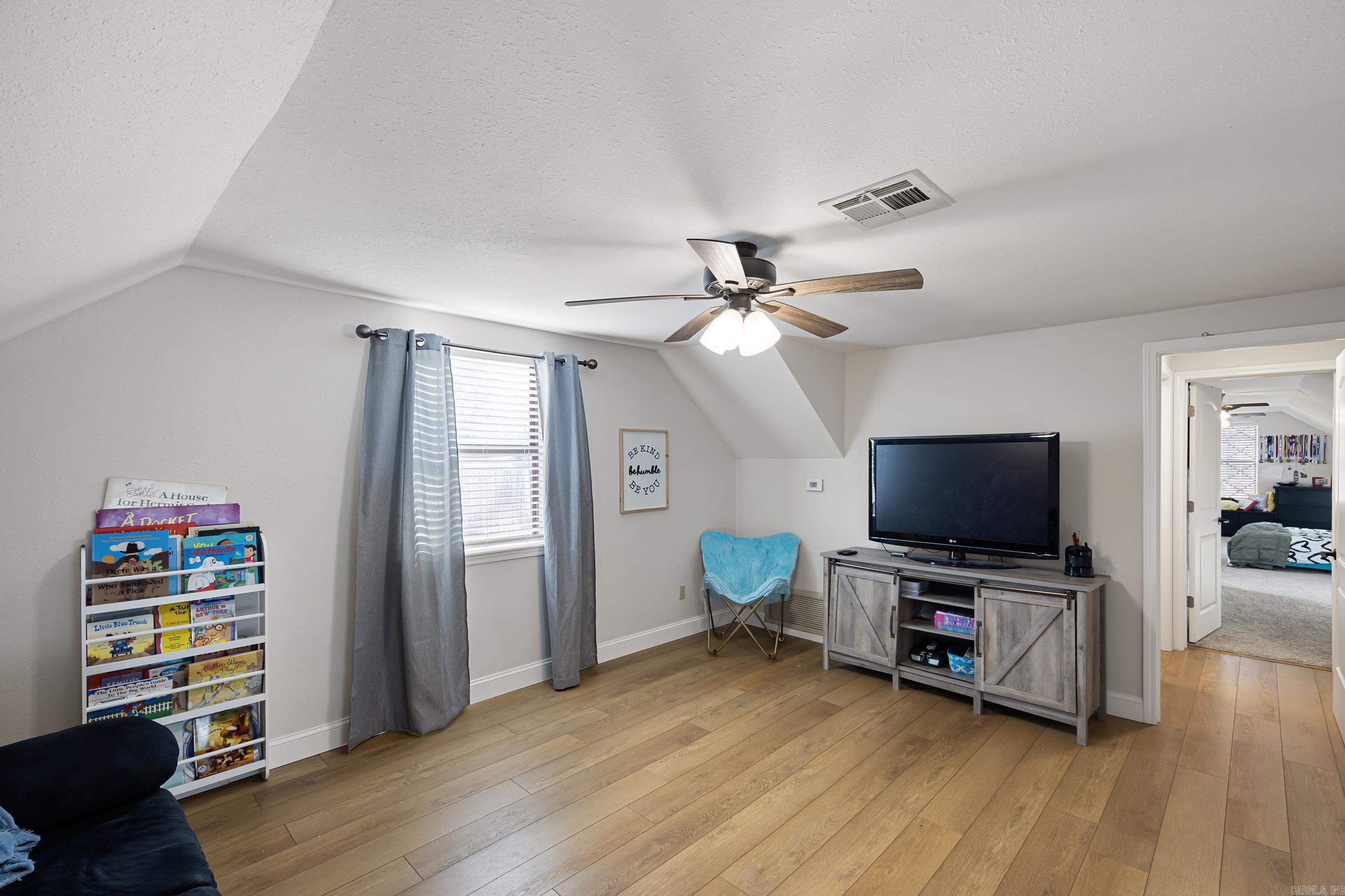 LANDS END - Residential