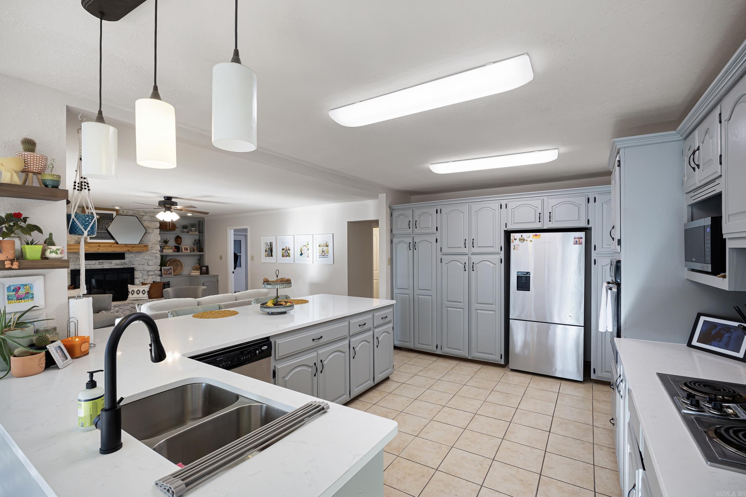 LANDS END - Residential