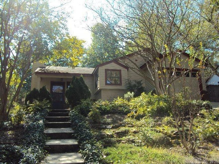 THIS ONE OFFERS LOW MAINTENACE BRICK/SIDING EXT W/GUTTERS AND EXTRA LANDSCAPING IN FRONT & BACK W/ZOYSIA IN THE BACKYD. LOVELY LAMINATE FLOORS IN GREATROOM, HALL & MASTER. HEAT AND AIR BOTH REPLACED IN 2013. KITCHEN HAS NEW RESTORED CABINETS, NEW COUNTERTOP AND BACKSPLASH. BACKYD OFFERS YOU A COVERED PATIO AND PRIVACY. A VERY WELL MAINTAINED HOME - A MUST SEE!!! (SEE REMARKS)