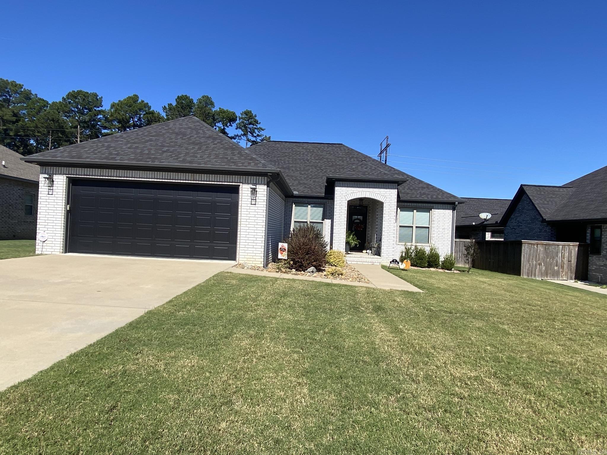 LEGACY POINTE - Residential