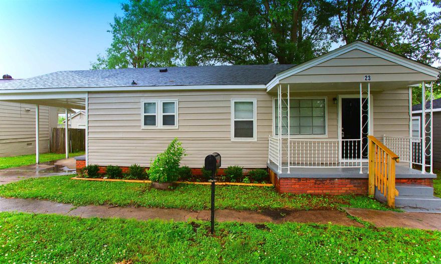 Cute 2BD in North Little Rock. Beautiful hardwood floors throughout. This property is managed by Hoffman Team so beware of scammers - we will never ask you to Cashapp us money. The lease for this property is for 18 months to 2 years with a 3% increase after the first year. Income must be 3x the amount of rent per month unless you have a housing voucher. Deposit, first month’s rent, and the $50 administration fee due before move in.