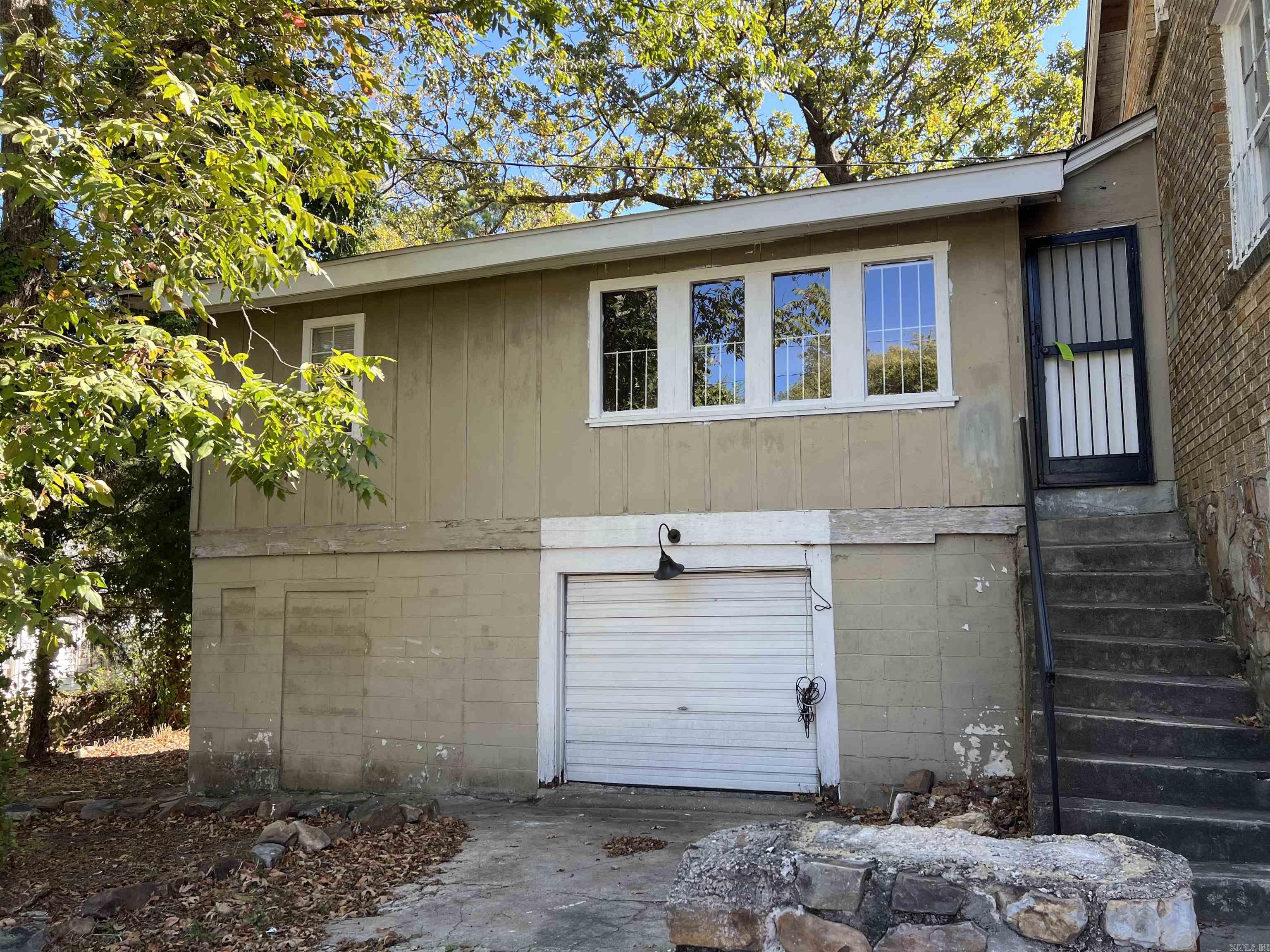 Jones & Worthen - Residential Lease