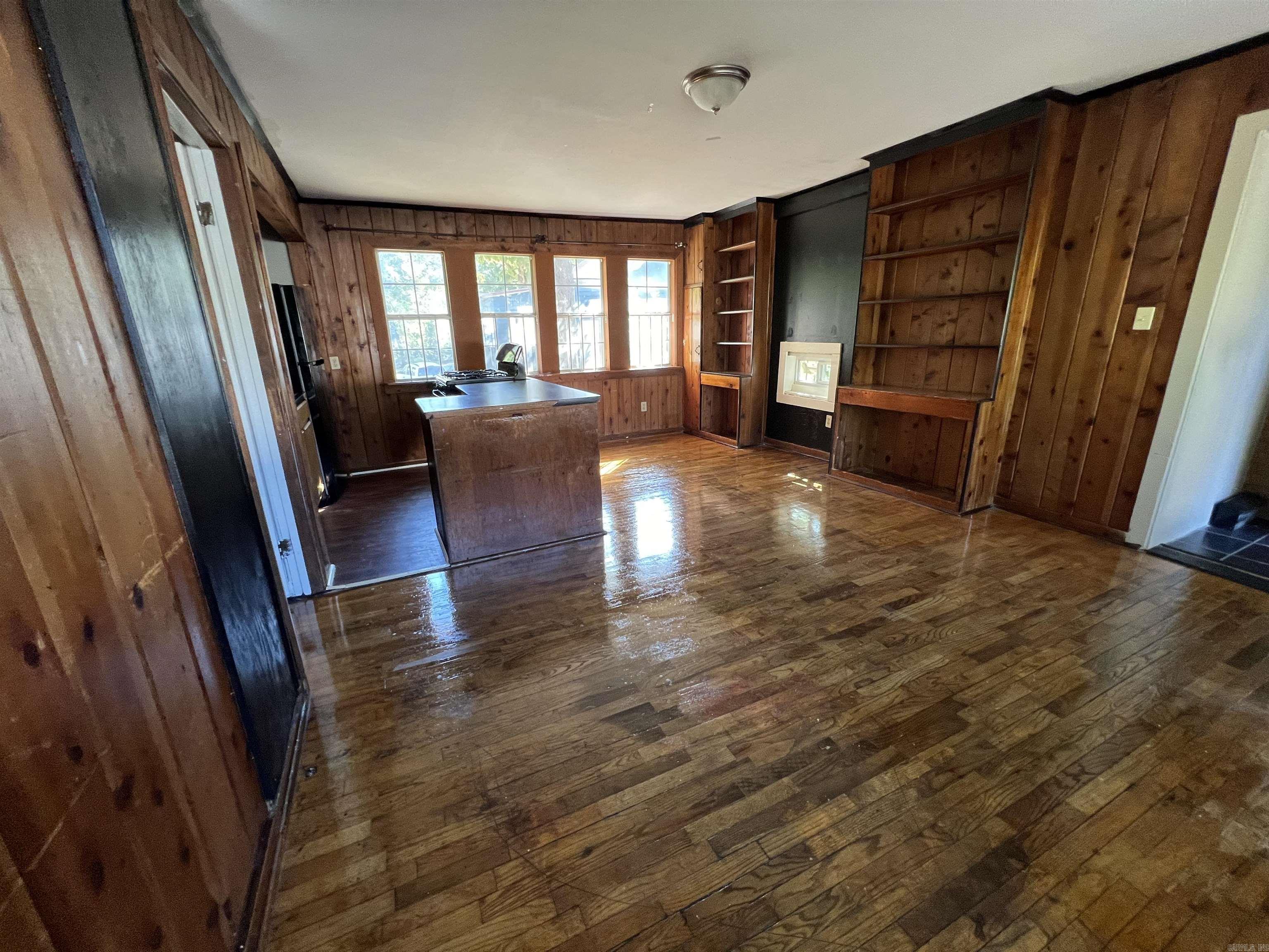 Jones & Worthen - Residential Lease