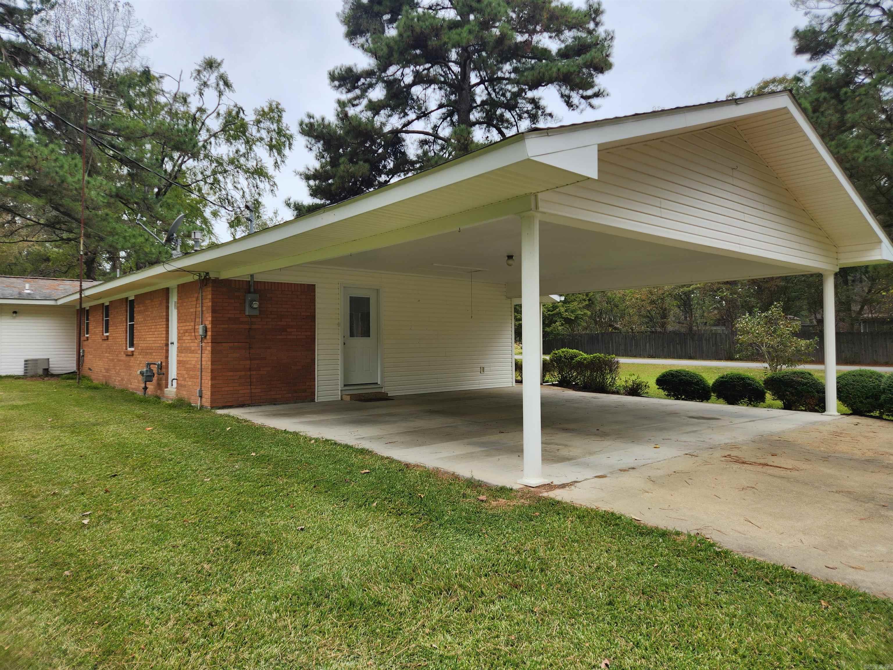 Pine Manor - Residential