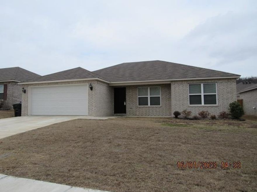 Almost New Home! Spacious split bedroom plan with upgraded laminate throughout the main areas and carpet in the bedrooms, upgraded stainless appliances, refrigerator provided, separate pantry, open floor plan, all electric home, 2-inch blinds throughout, ceiling fans in all bedrooms & living room, currently partially fenced yard but owner is currently in process of completing to make it fully fenced, 2 car garage with opener.***PLEASE NOTE WE DO NOT ADVERTISE ON CRAIGSLIST OR FACEBOOK. ANY LISTING OF OURS SEEN IS A SCAM!!!***