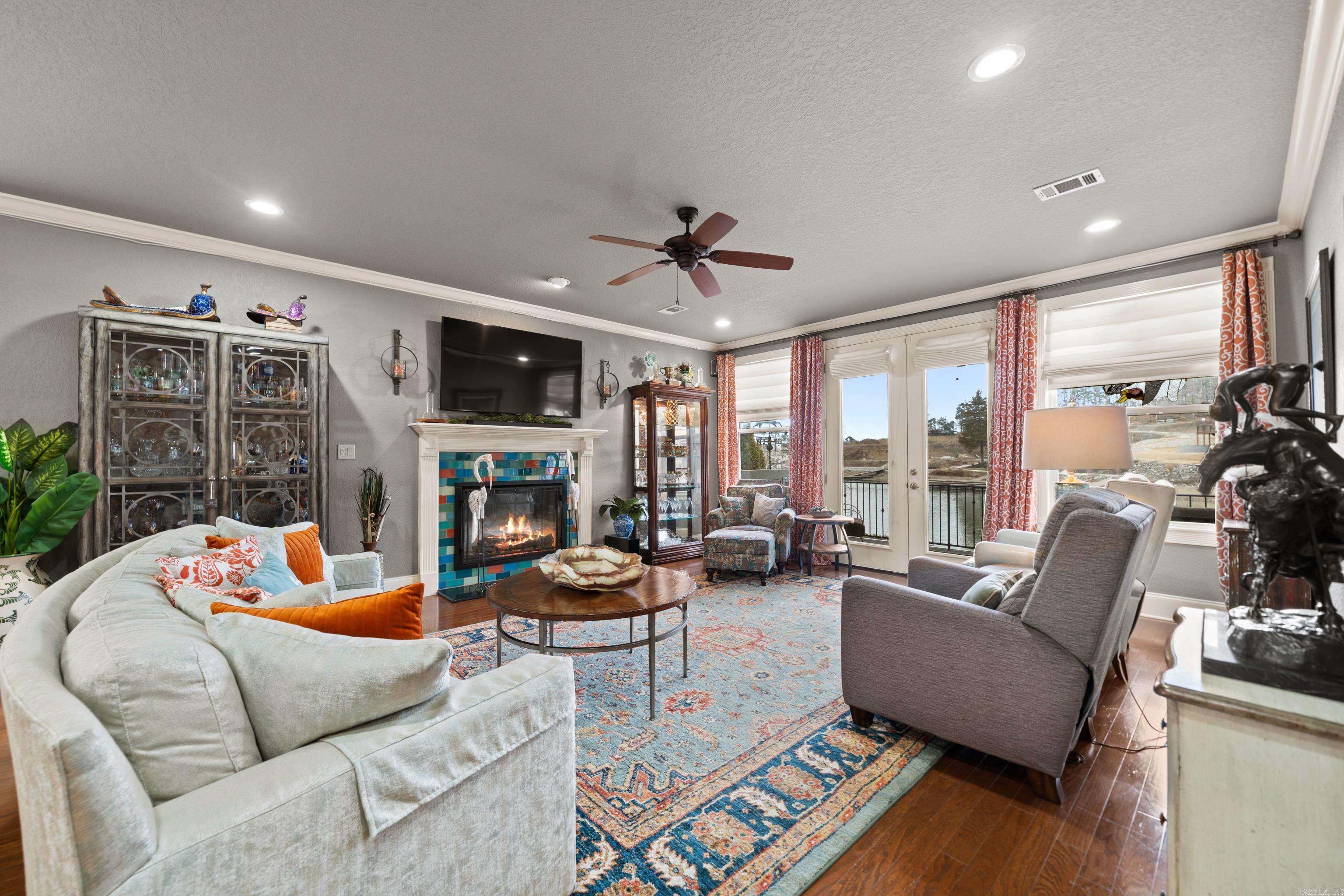 LIGHTHOUSE COVE - Residential