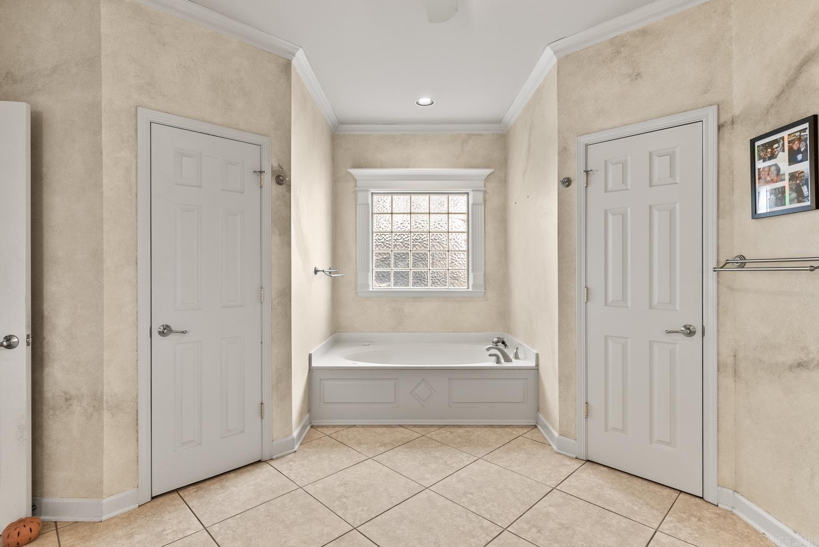 LONGLEA MANOR ADDN - Residential