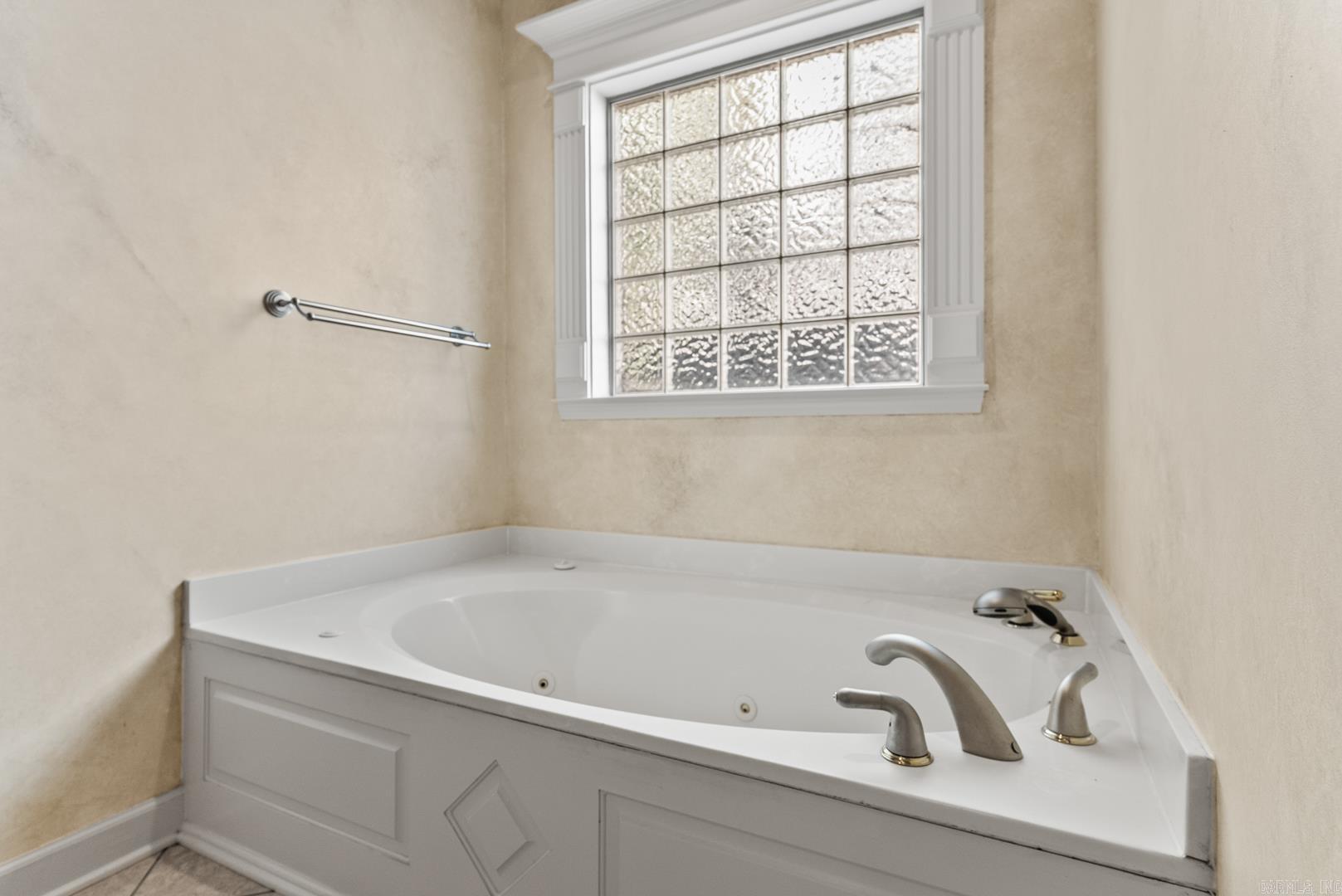 LONGLEA MANOR ADDN - Residential