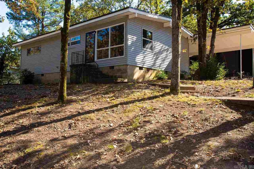 Newly Renovated 3bd/1.5 house in Little Rock ! New paint ,flooring ,and ceiling fans throughout house . Brand new kitchen counter tops and appliances ! Come check it out today ! Move in ready !