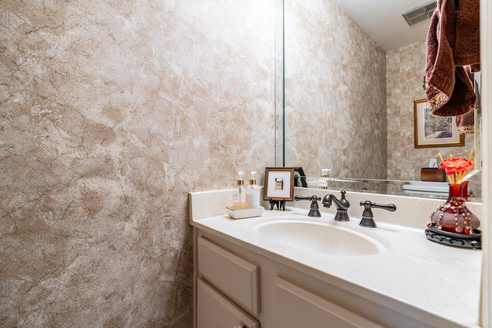 KINGSBRIDGE TWNHSE - Residential