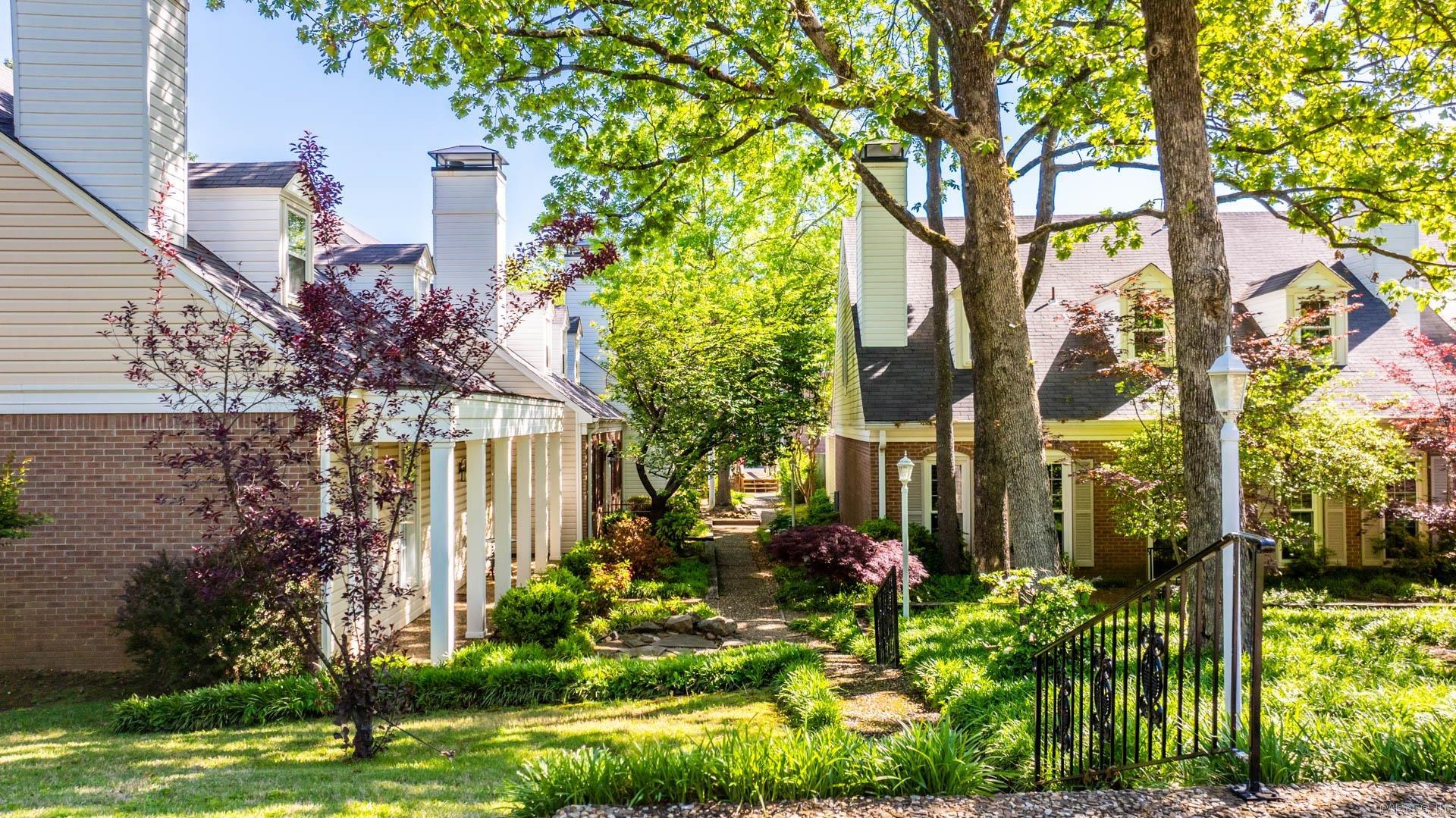 KINGSBRIDGE TWNHSE - Residential