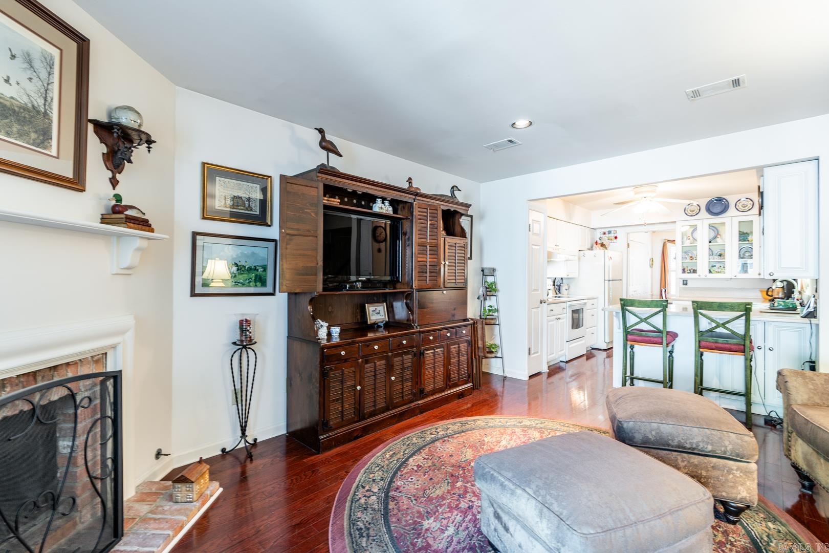 KINGSBRIDGE TWNHSE - Residential