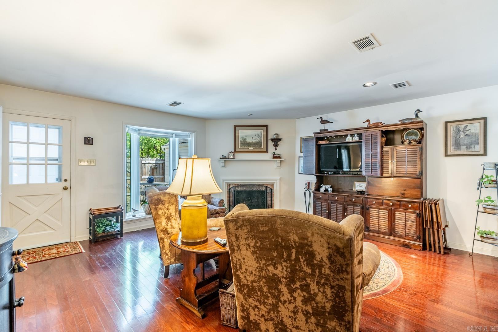 KINGSBRIDGE TWNHSE - Residential