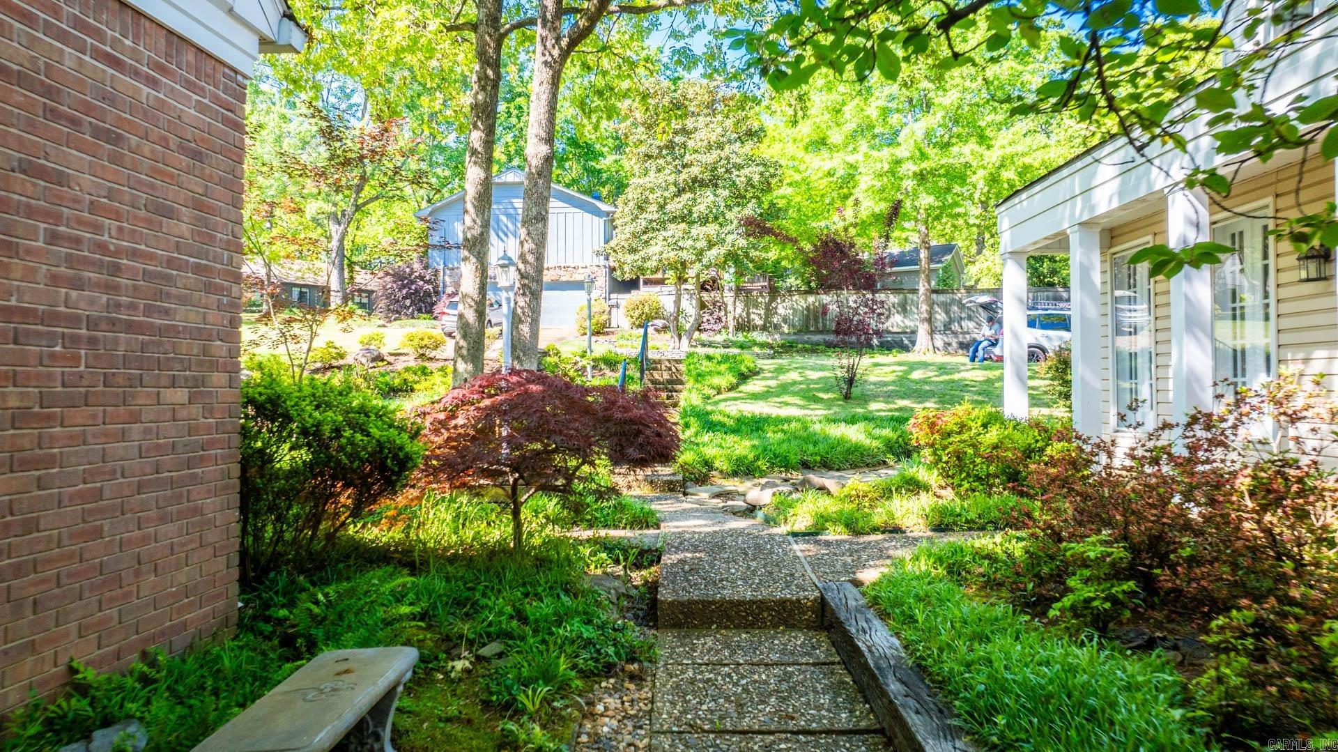 KINGSBRIDGE TWNHSE - Residential