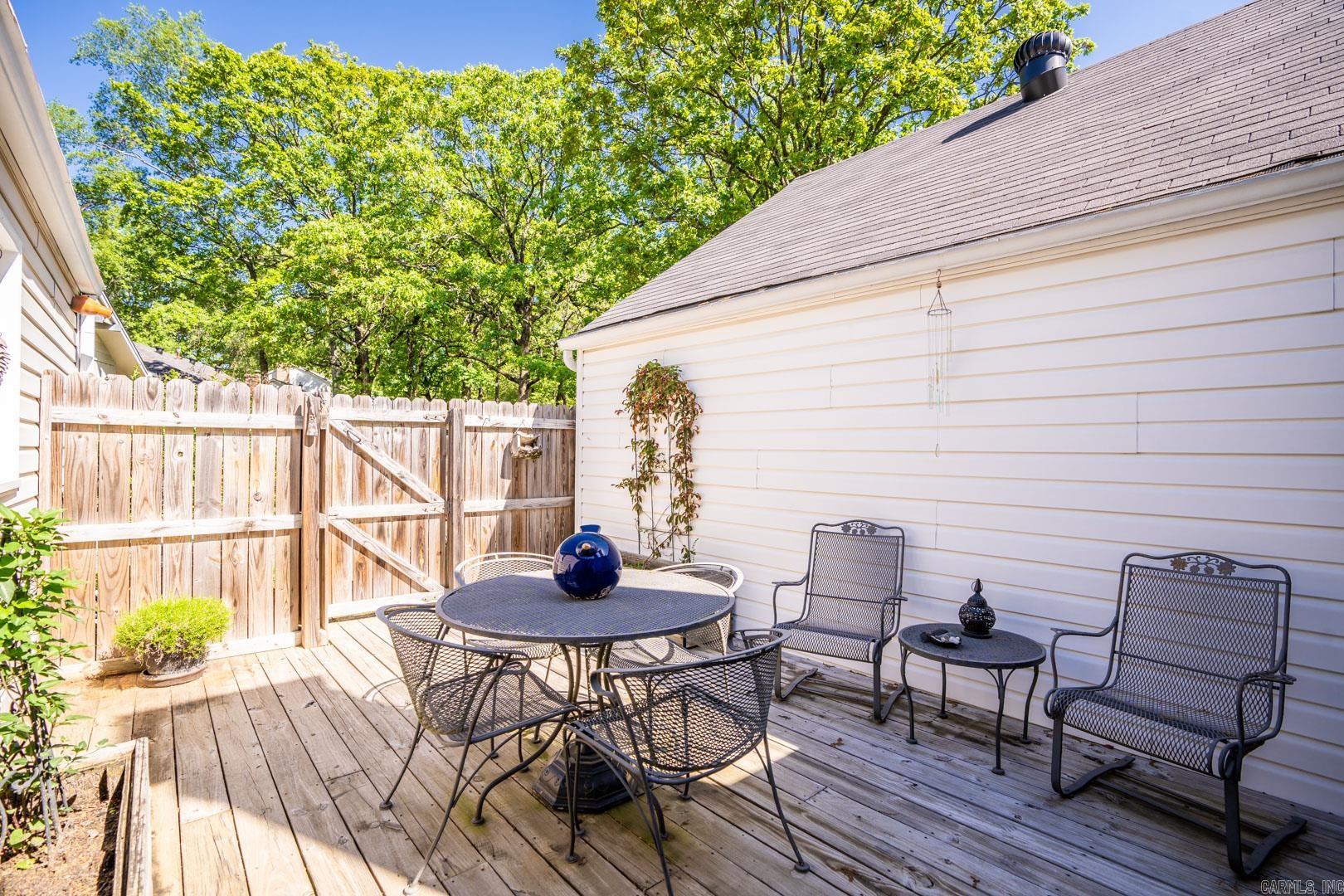 KINGSBRIDGE TWNHSE - Residential