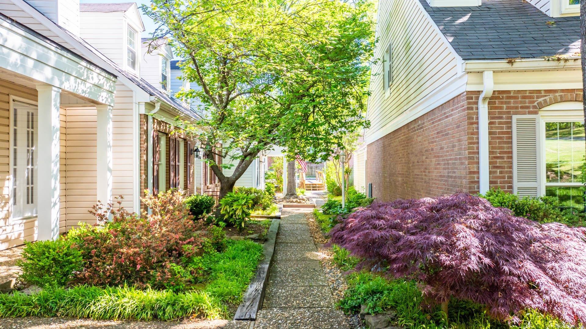 KINGSBRIDGE TWNHSE - Residential