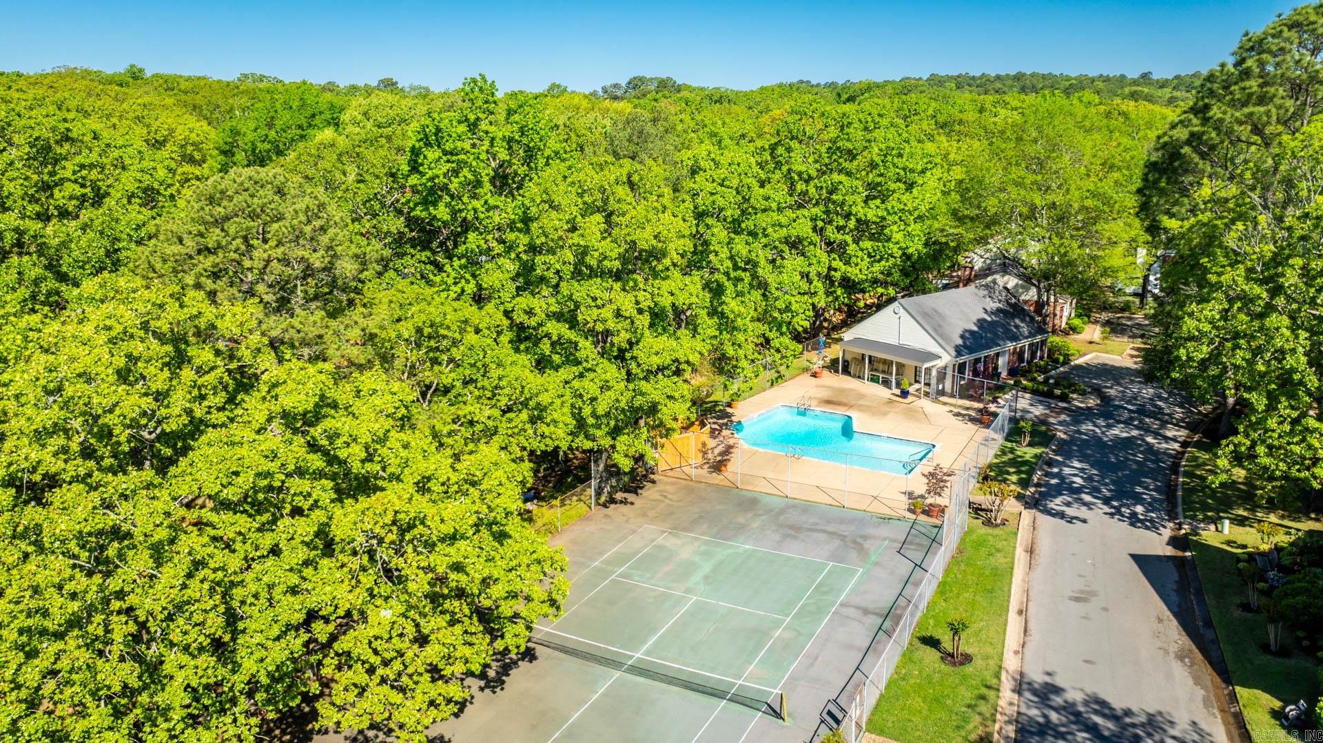 KINGSBRIDGE TWNHSE - Residential