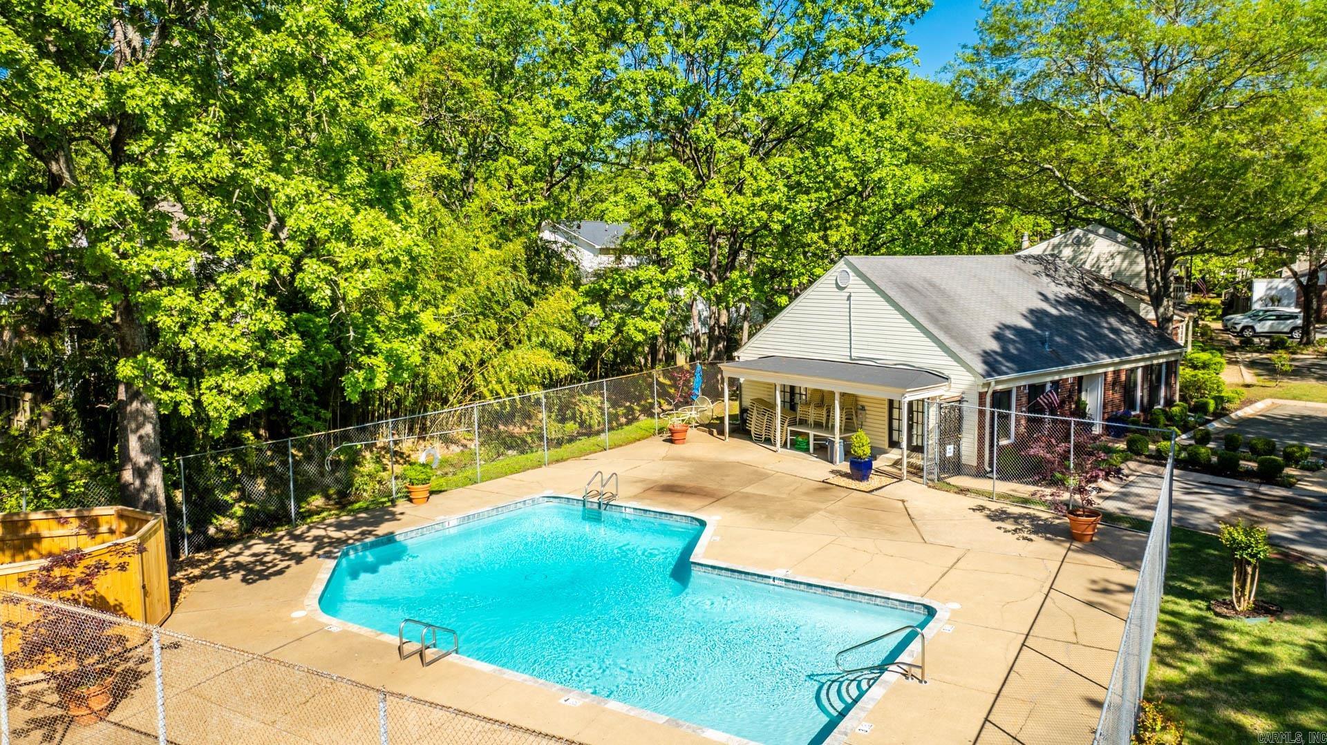 KINGSBRIDGE TWNHSE - Residential