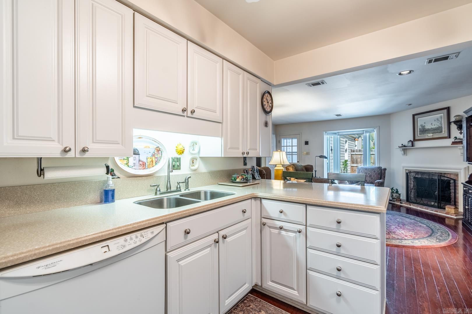 KINGSBRIDGE TWNHSE - Residential